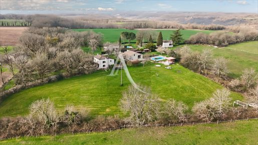 Maison 8 pièces 230 m² · à Montaigu-de-Quercy · 230 m² · 550 000 €