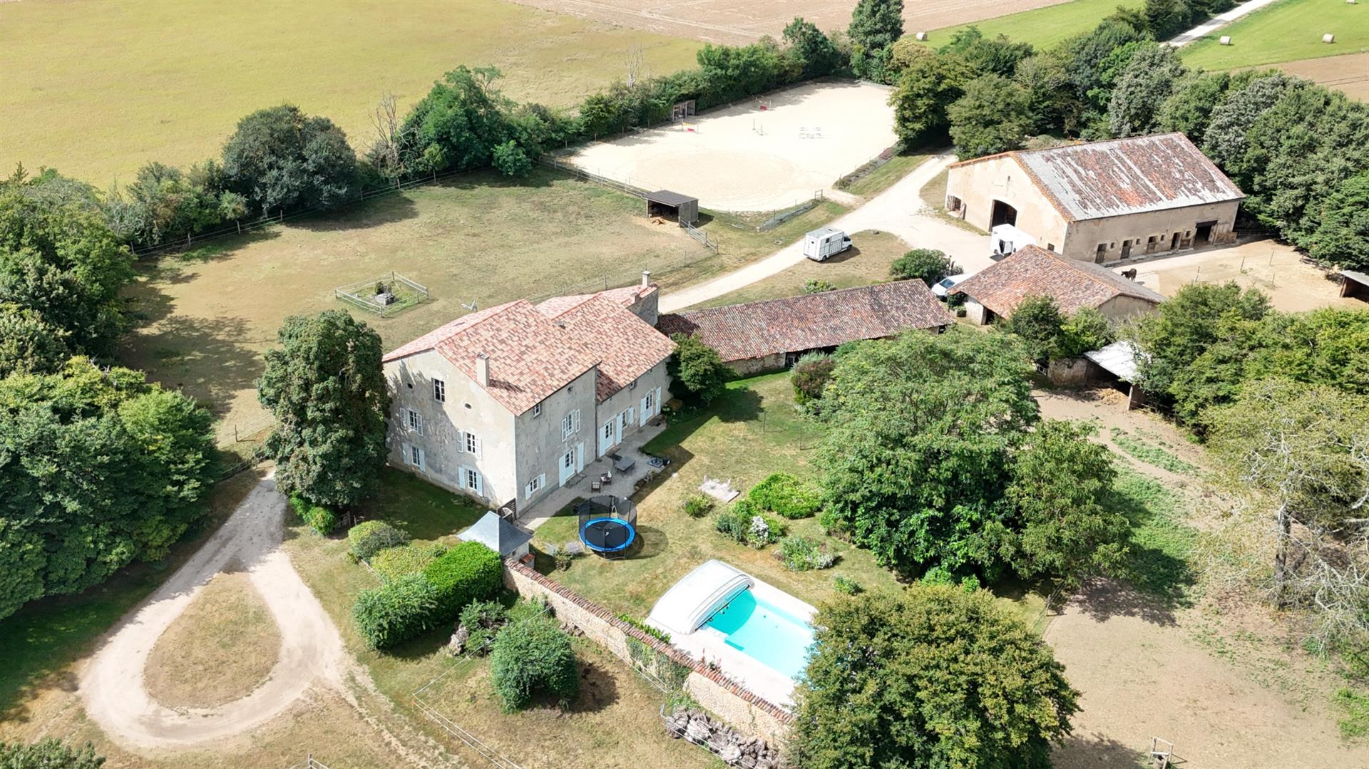 Maison à vendre, 297m², Gençay