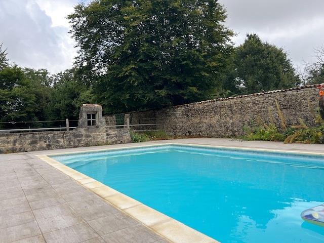 Maison à vendre, 297m², Gençay