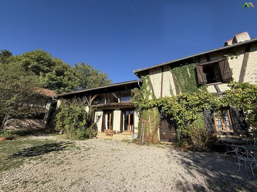 Maison 9 pièces 273 m² · à Boulogne-sur-Gesse · 273 m² · 430 000 €