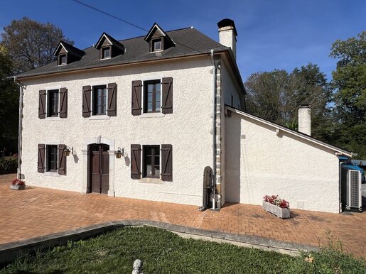 Maison 8 pièces 250 m² · à Ogeu-les-Bains · 250 m² · 385 000 €