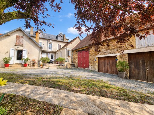 Maison 10 pièces 260 m² · à Sarlande · 260 m² · 363 000 €