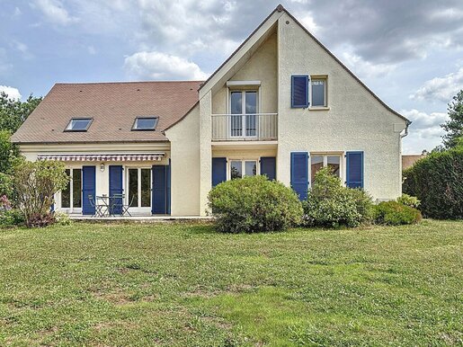 Maison 8 pièces 230 m² · à Saint-Nom-la-Bretèche · 230 m² · 945 000 €
