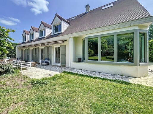 Maison 9 pièces 241 m² · à Feucherolles · 241 m² · 910 000 €