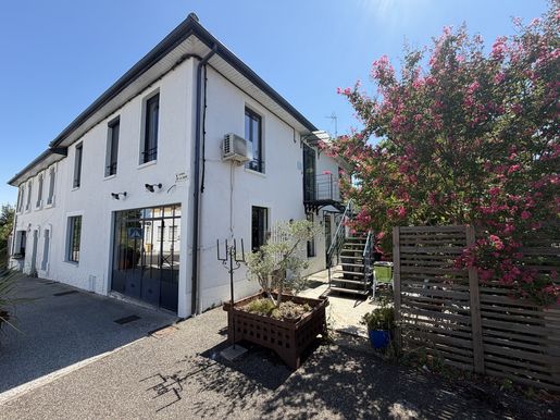 Maison 532 m² · à Monsempron-Libos · 532 m² · 840 000 €