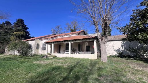 Maison 6 pièces 140 m² · à Arles · 140 m² · 450 000 €
