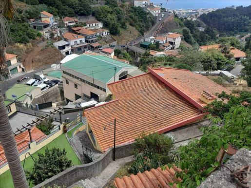 Woning met T2 op terrein met zeezicht in Santo António, Funchal