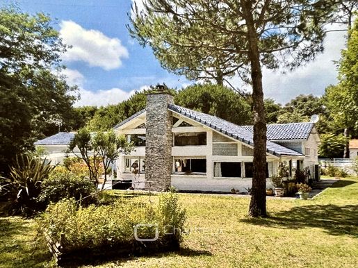 Maison 11 pièces 235 m² · à Saint-Palais-sur-Mer · 235 m² · 1 225 000 €