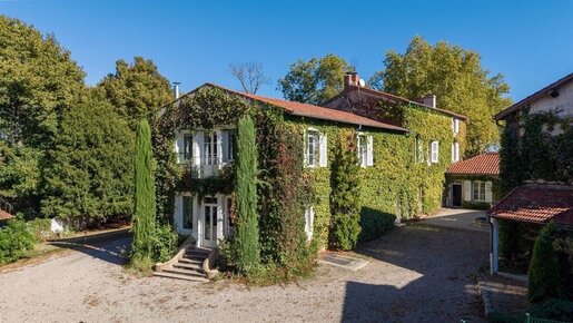 Maison 12 pièces 563 m² · à L'Hôpital-le-Grand · 563 m² · 990 000 €