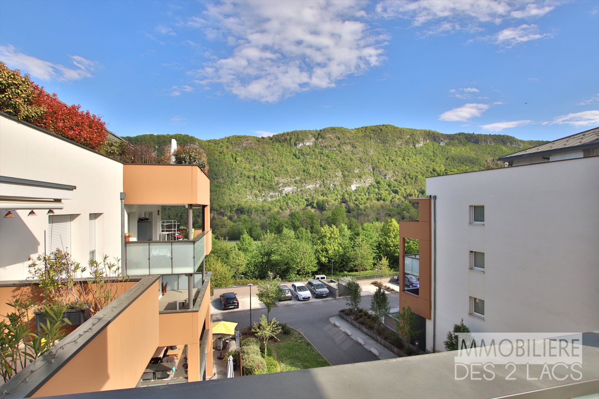 Modern apartment in a recent building - Pleasant terrace - Cellar and garage included - Plus