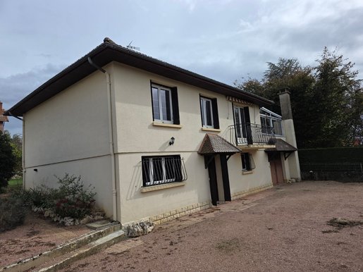 Maison 6 pièces 132 m² · à Saint-Gengoux-le-National · 132 m² · 169 000 €