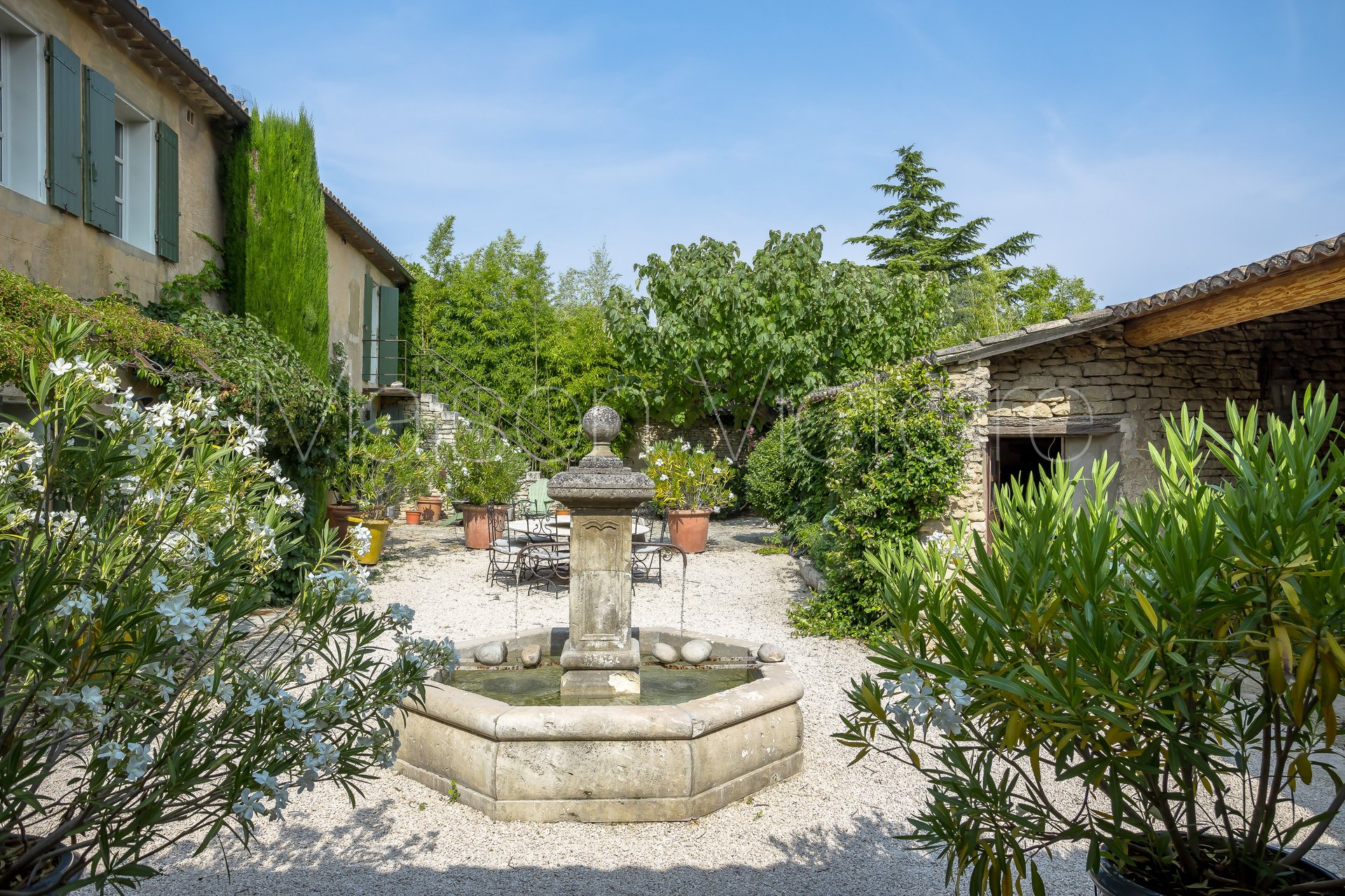 Cabrières-d'Avignon (Vaucluse) photo 3