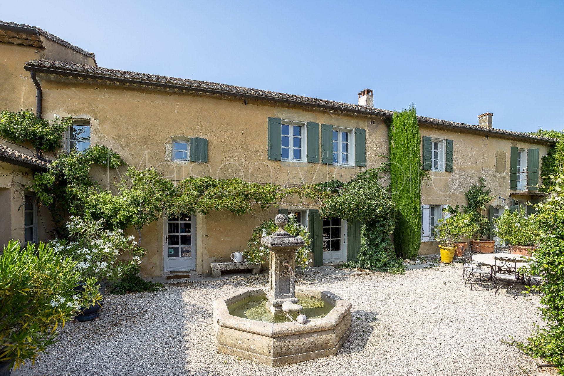 Cabrières-d'Avignon (Vaucluse) photo 5