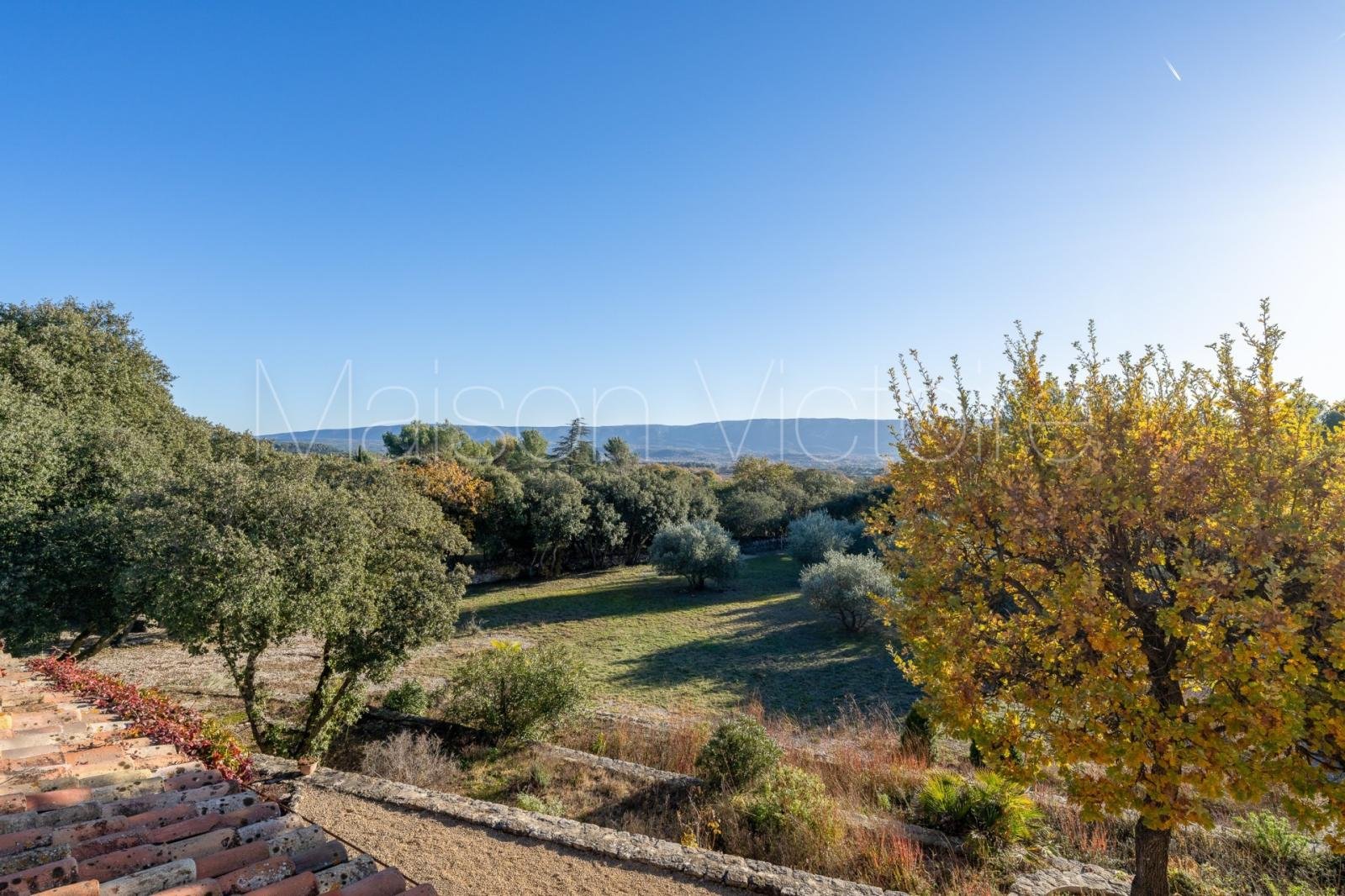 Cabrières-d'Avignon (Vaucluse) photo 2