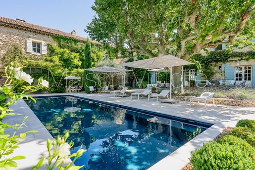 Maison 9 pièces 371 m² · à Lagnes · 371 m² · 2 750 000 €