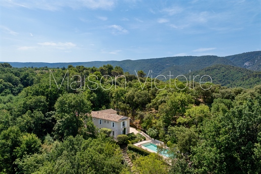 Ménerbes (Vaucluse) photo 2