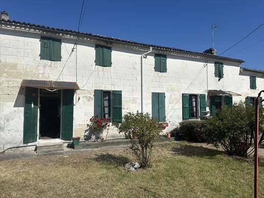 Terrain 5 pièces 140 m² · à Saintes · 140 m² · 107 000 €