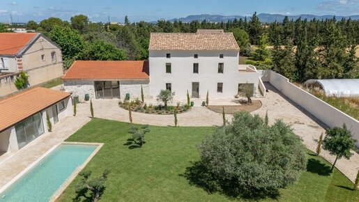 Maison 10 pièces 420 m² · à Pernes-les-Fontaines · 420 m² · 1 140 000 €