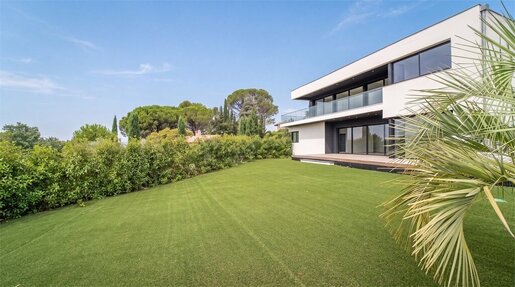 Maison 5 pièces 200 m² · aux Angles · 200 m² · 1 180 000 €