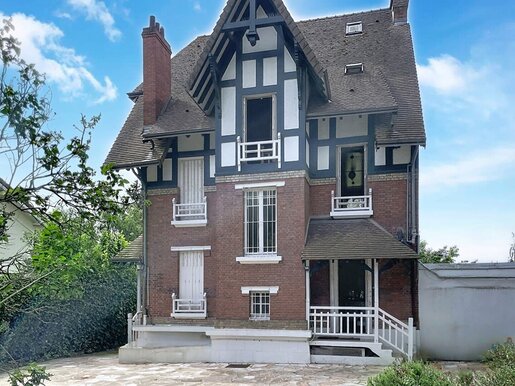 Maison 7 pièces 209 m² · à Saint-Cloud · 209 m² · 1 800 000 €