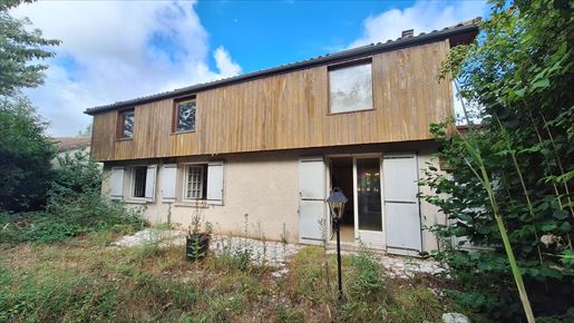 Maison 7 pièces 176 m² · à Nontron · 176 m² · 143 750 €