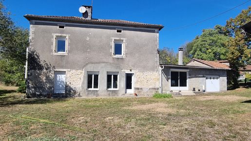 Maison 4 pièces 169 m² · à Lussas-Et-Nontronneau · 169 m² · 159 500 €