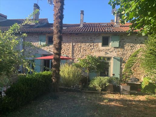 Nontron · 232 000 €