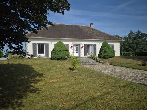 Maison 6 pièces 150 m² · à Abjat-sur-Bandiat · 150 m² · 180 000 €