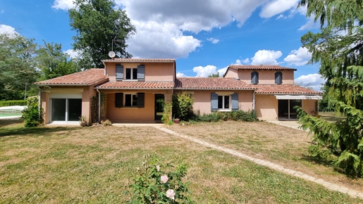 Maison 8 pièces 227 m² · à Saint-Estèphe · 227 m² · 313 500 €
