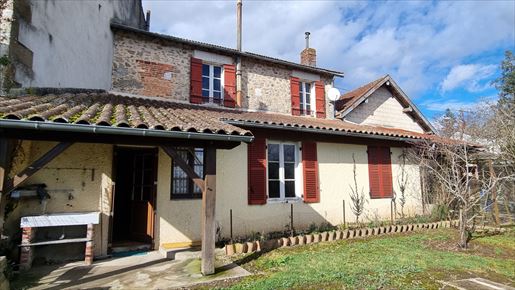 Maison 5 pièces 100 m² · à Nontron · 100 m² · 77 000 €