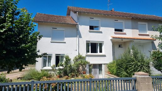 Maison 8 pièces 143 m² · à Piegut-Pluviers · 143 m² · 118 000 €
