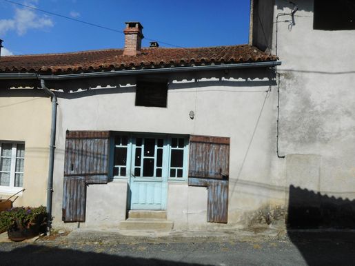 Maison 2 pièces 73 m² · à Saint-Martial-de-Valette · 73 m² · 15 000 €