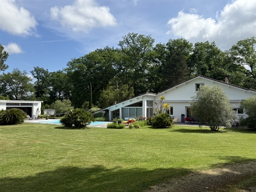 Maison 9 pièces 280 m² · à Condom · 280 m² · 685 000 €