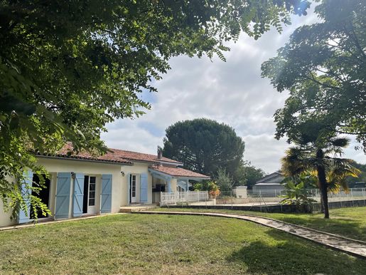Maison 6 pièces 156 m² · à Castelnau d'Auzan Labarrère · 156 m² · 259 000 €