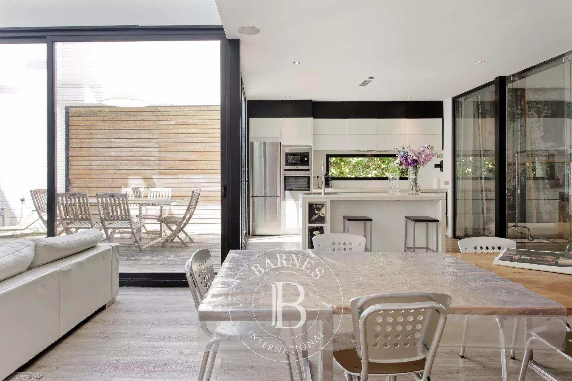 Impressive contemporary-style loft