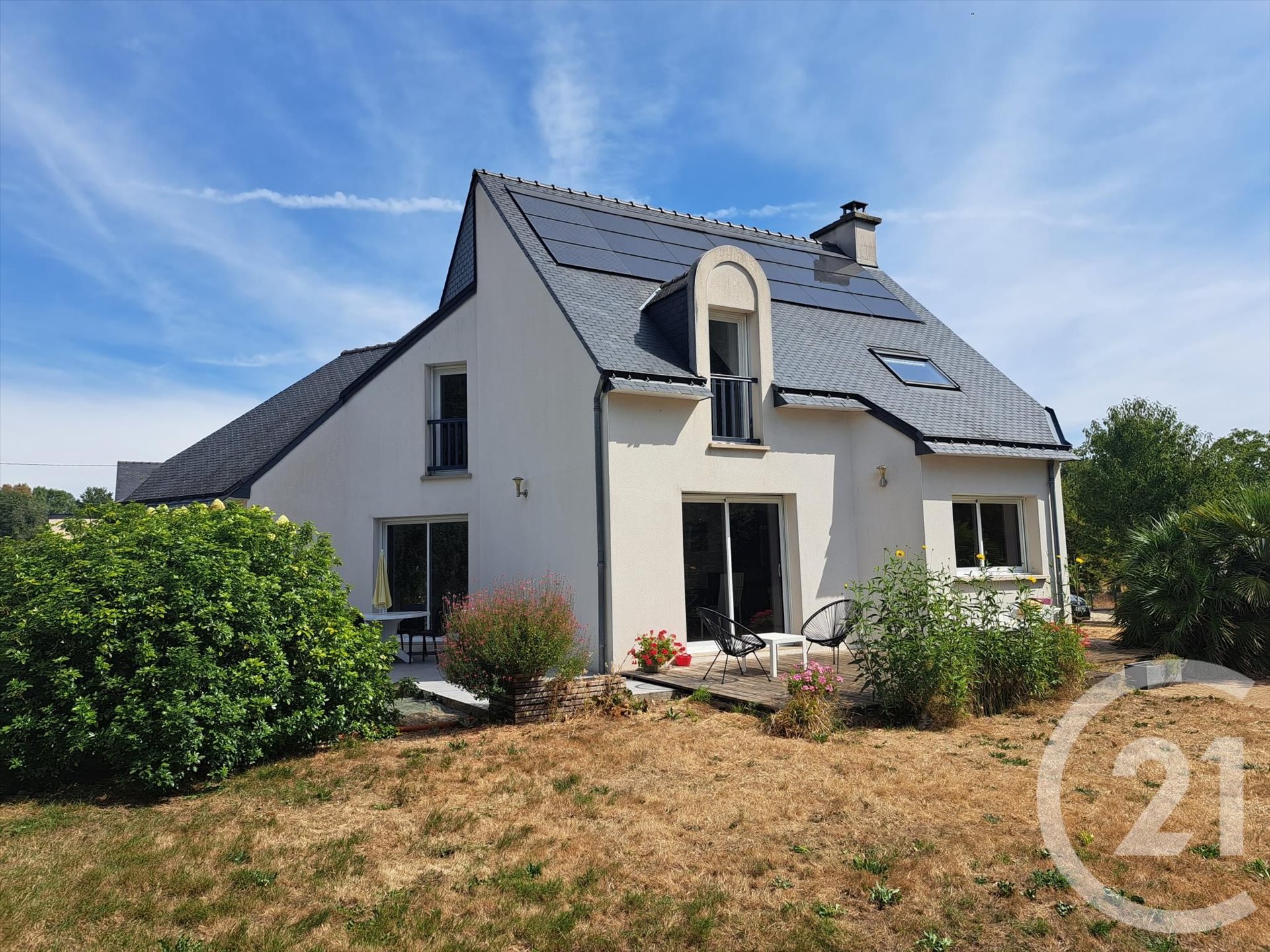 Interesting family home of 120 m² with over 1,200 m² of private, low-visibility land - Vue 2