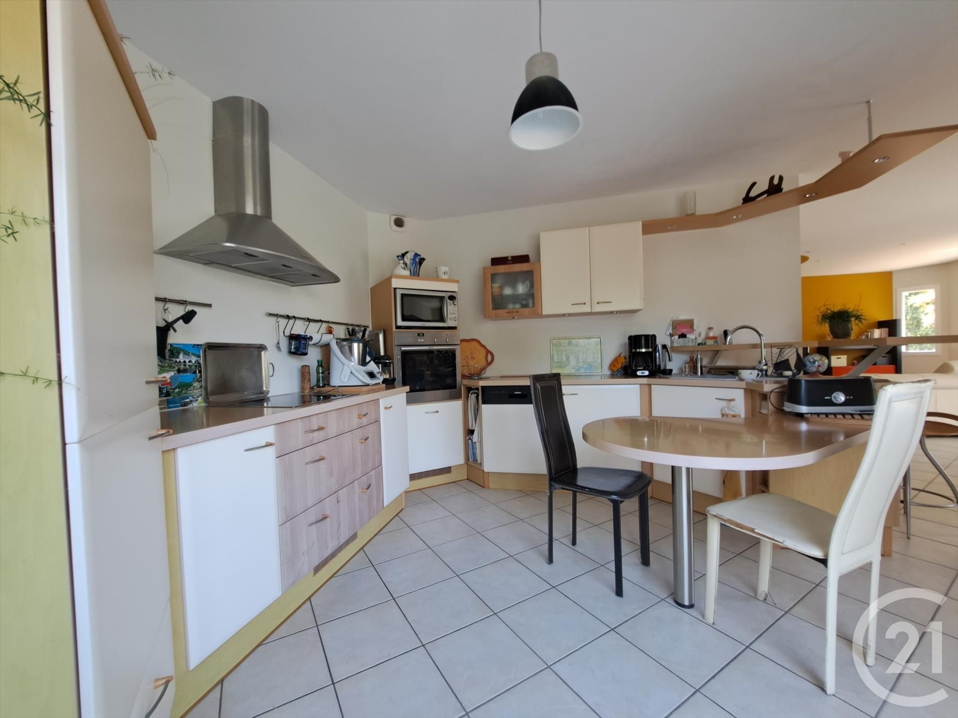 Interesting family home of 120 m² with over 1,200 m² of private, low-visibility land - Vue 5