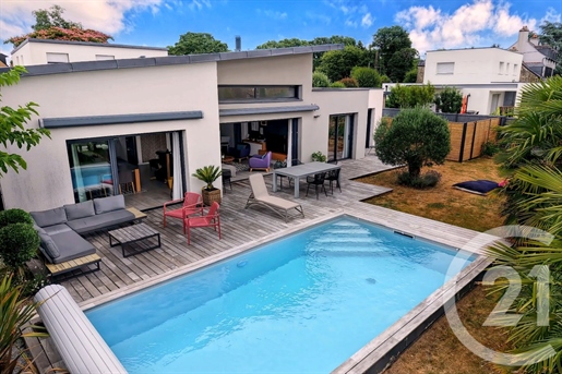 Maison 5 pièces 147 m² · à Saint-Avé · 147 m² · 699 000 €