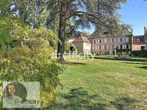Maison 20 pièces 550 m² · à Saint-Gérand-le-Puy · 550 m² · 525 000 €