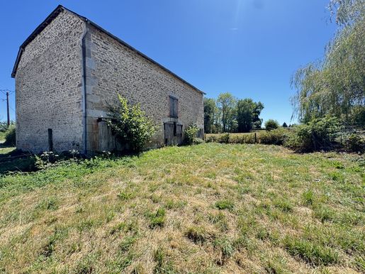 Maison 150 m² · à Cressat · 150 m² · 55 500 €