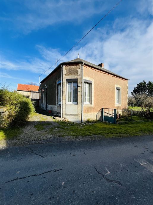 Maison 3 pièces 75 m² · à Chambérat · 75 m² · 57 500 €
