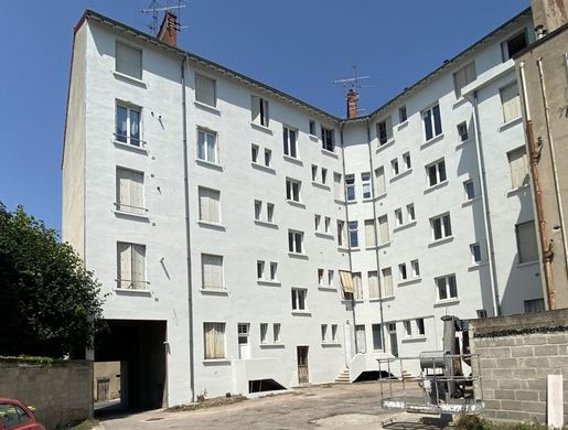 Maison 3 pièces 1083 m² · à Montluçon · 1 083 m² · 791 800 €