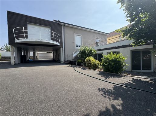 Maison 5 pièces 164 m² · à Montluçon · 164 m² · 160 000 €