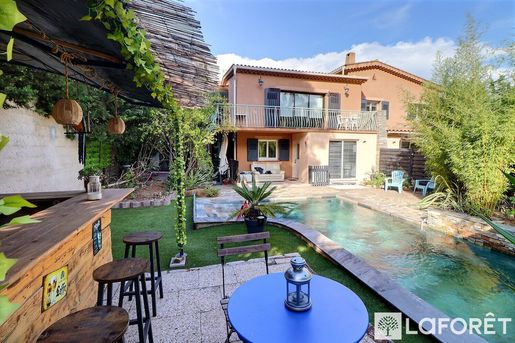 Maison 8 pièces 202 m² · à La Crau · 202 m² · 747 000 €