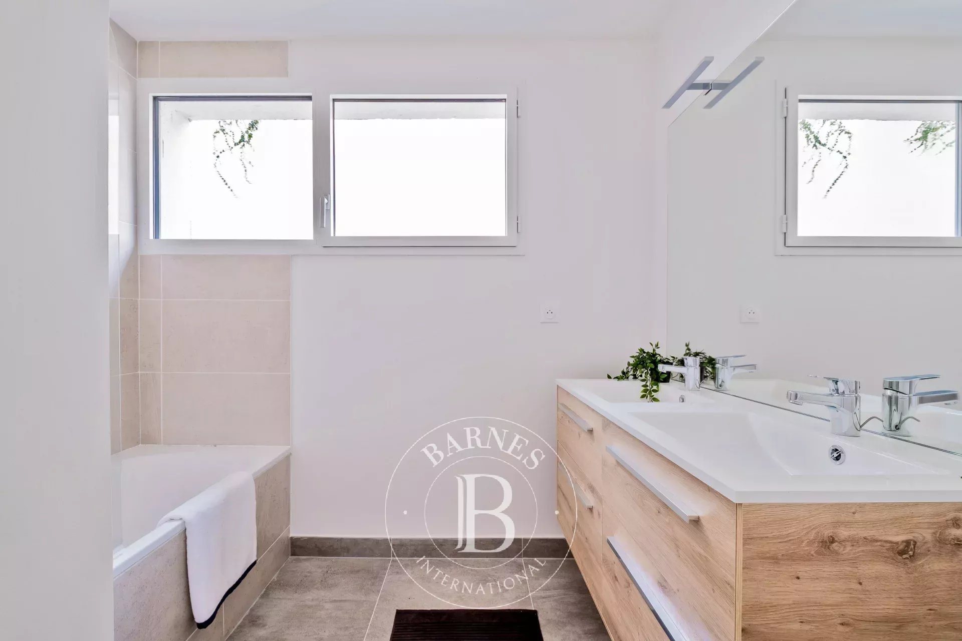 Bordeaux Croix Blanche - 104 sqm Apartment - Terrace - Garden - Parking - Mehr
