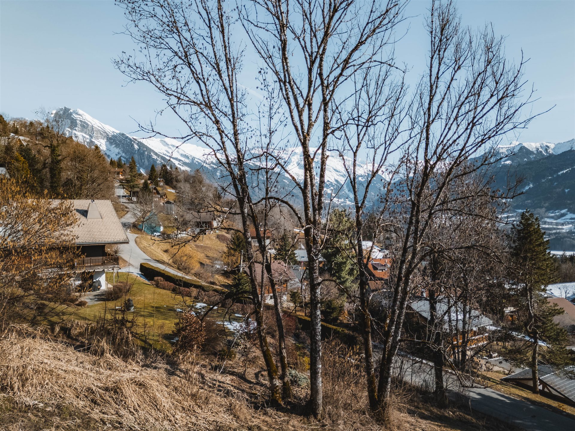 Beautiful plot of building land in the heights of Verchaix : view and sunshine - Vue 2