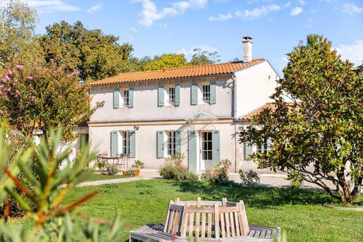 Maison 10 pièces 230 m² · à Cissac-Médoc · 230 m² · 462 000 €