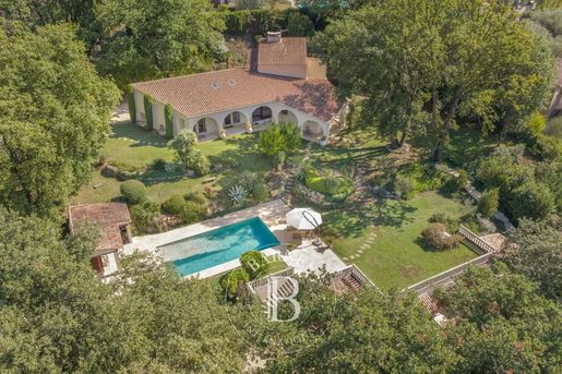 Maison 11 pièces 333 m² · à Vence · 333 m² · 2 690 000 €