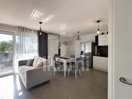 Parking 4 pièces 77 m² · à Vénissieux · 77 m² · 315 000 €