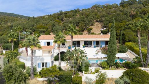 Maison 8 pièces 258 m² · à Cavalaire-sur-Mer · 258 m² · 2 990 000 €